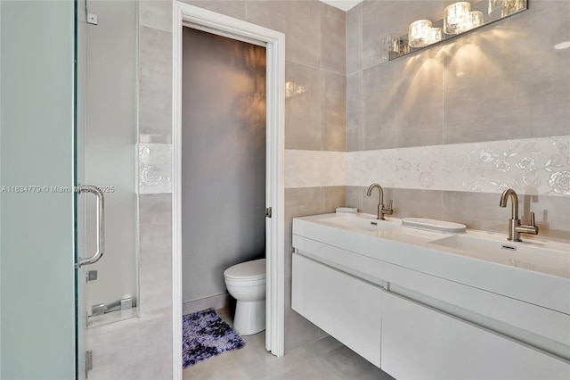 2321 SE 15th St, Pompano Beach, FL 33062 - bathroom featuring tile patterned flooring, tile walls, backsplash, double vanity, and an enclosed shower