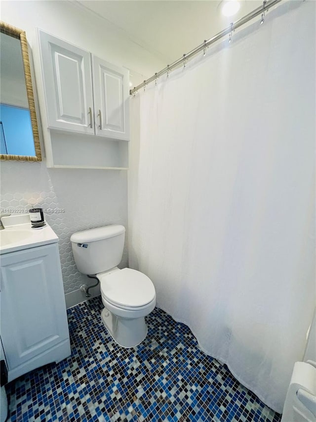 2817 SW 187th Ave, Miramar, FL 33029 - full bath with vanity and curtained shower