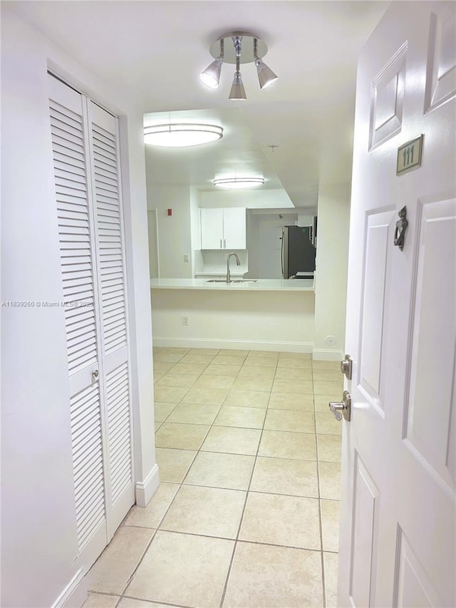 2620 S University Dr Unit 111, Davie, FL 33328 - hallway with a sink and light tile patterned flooring
