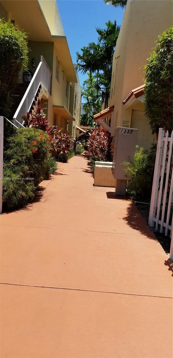1337 Euclid Ave Unit 101, Miami Beach, FL 33139 - view of home's community featuring a patio area