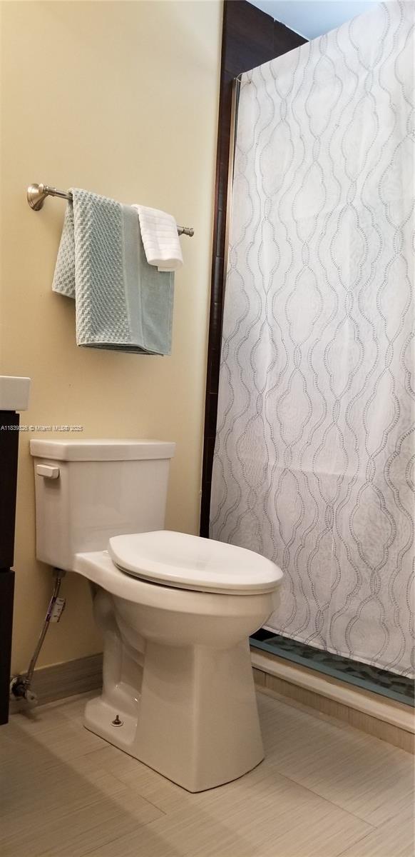 1337 Euclid Ave Unit 101, Miami Beach, FL 33139 - bathroom featuring baseboards and toilet
