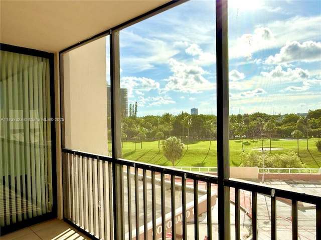 20335 W Country Club Dr Unit 502, Aventura, FL 33180 - unfurnished sunroom featuring healthy amount of natural light