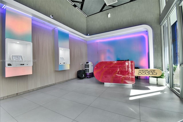 227 NE 2nd St Unit 2000, Miami, FL 33132 - reception area featuring a high ceiling