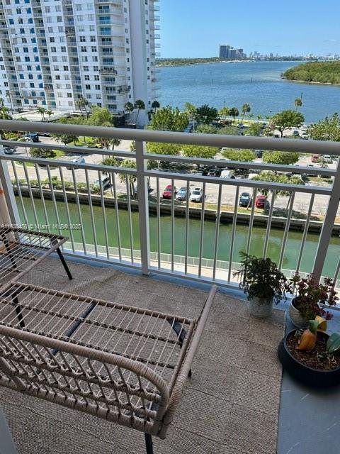 400 S Kings Point Dr Unit 806, Sunny Isles Beach, FL 33160 - balcony with a water view