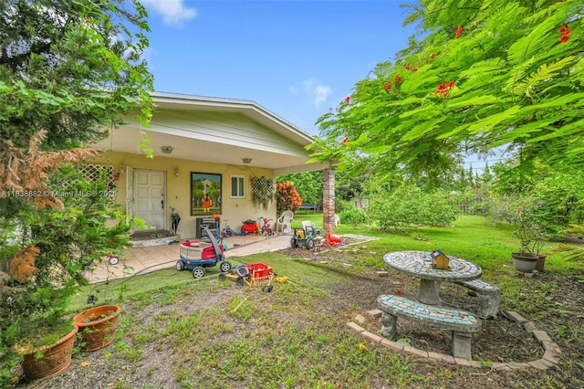 85 NW 21st St, Homestead, FL 33030 - view of green lawn with a porch