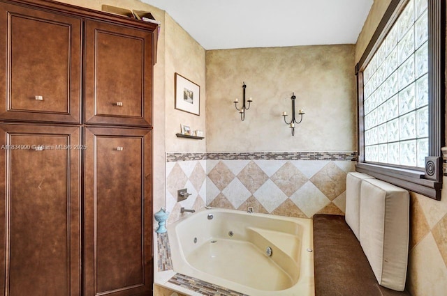 9940 SW 4th St, Plantation, FL 33324 - bathroom with a jetted tub