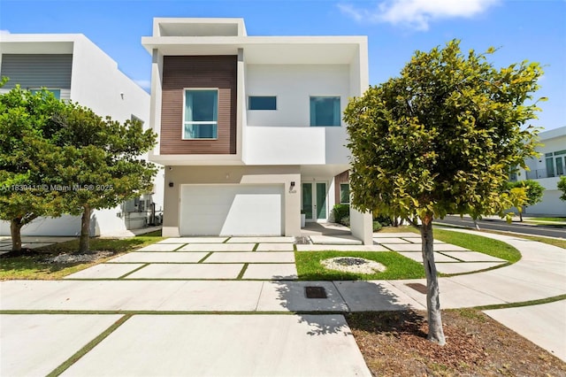 10431 NW 68th Ter, Doral, FL 33178 - modern home featuring stucco siding, an attached garage, and concrete driveway