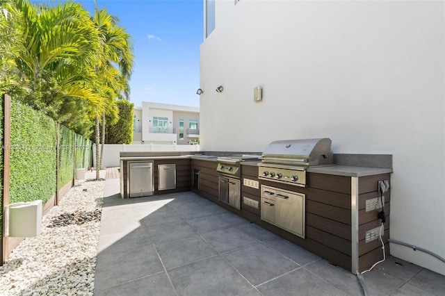 10431 NW 68th Ter, Doral, FL 33178 - fenced backyard featuring area for grilling and a patio area