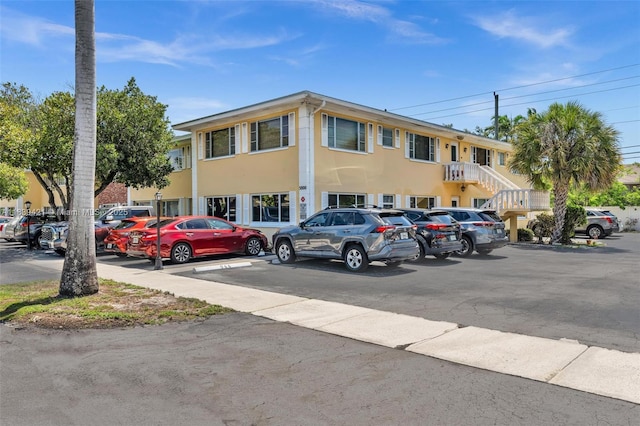 5800 NE 22nd Way Unit 523, Fort Lauderdale, FL 33308 - view of building exterior featuring uncovered parking