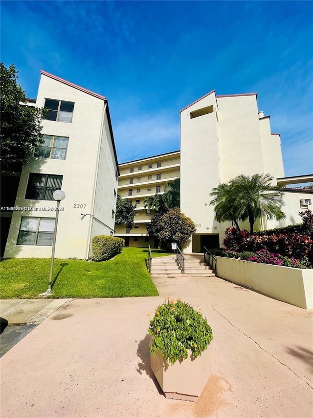 2309 S Cypress Bend Dr Unit 311D, Pompano Beach, FL 33069 - photo 1