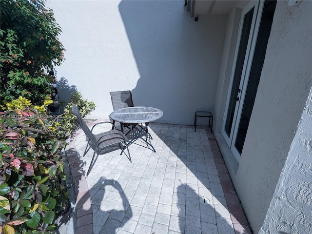 1900 Oceanwalk Ln Unit 123, Lauderdale By The Sea, FL 33062 - view of patio / terrace