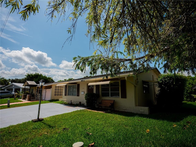2918 NW 46th St, Tamarac, FL 33309 - single story home with a front lawn, driveway, and stucco siding