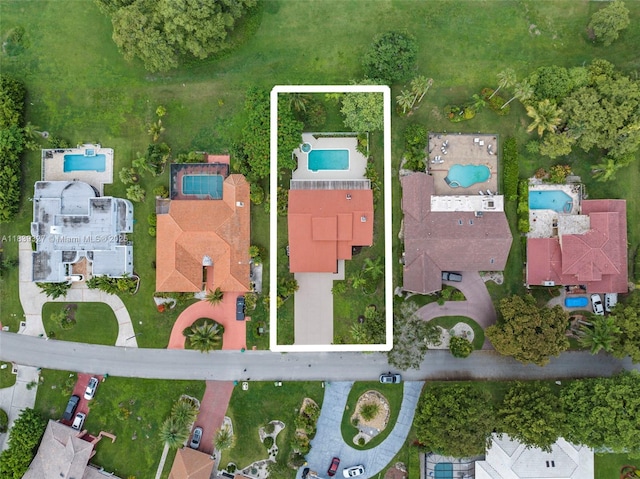 7545 Banyan Way, Tamarac, FL 33321 - aerial overview of property's location with property boundaries highlighted and a pool area