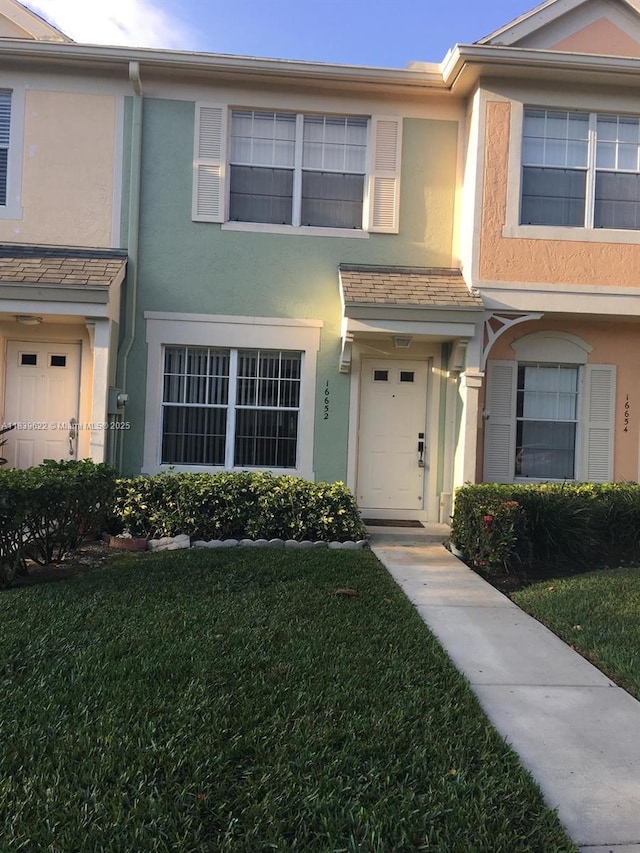 16652 Hemingway Dr, Weston, FL 33326 - traditional home with stucco siding and a front lawn