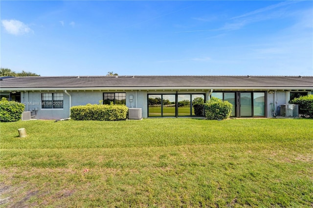 8406 NW 78th Ct, Tamarac, FL 33321 - back of house with a yard