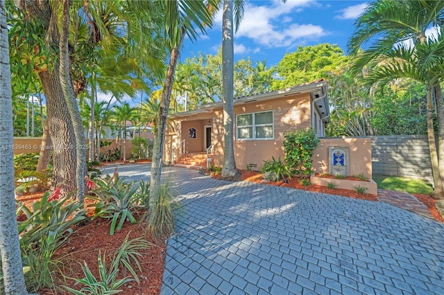 2665 SW 17th Ave, Miami, FL 33133 - view of front of property with stucco siding