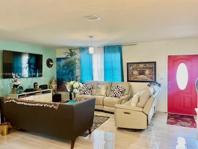 140 NW 199th St, Miami Gardens, FL 33169 - view of living room