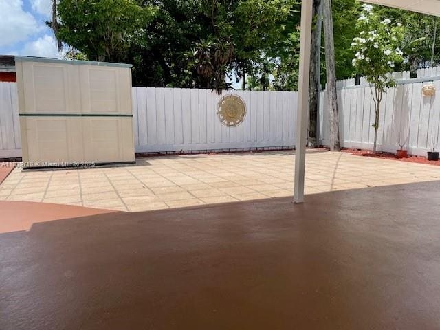 330 W 40th Pl, Hialeah, FL 33012 - view of patio
