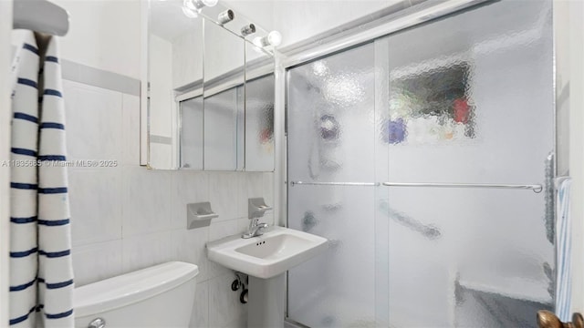 521 SE 5th St, Hialeah, FL 33010 - full bath with a shower stall, tile walls, and decorative backsplash