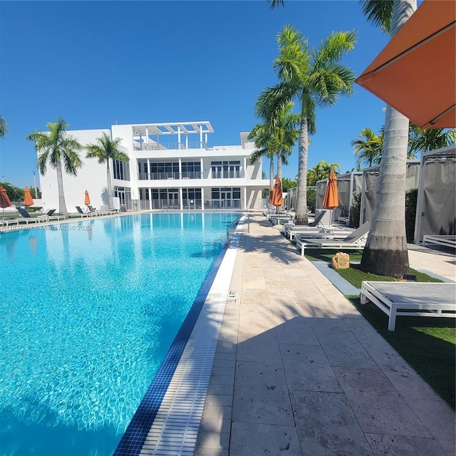 10440 NW 67th St Unit 10440, Doral, FL 33178 - view of community pool