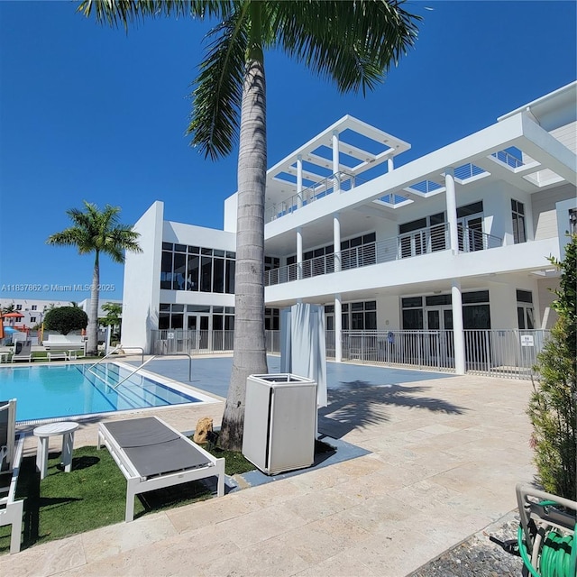 10440 NW 67th St Unit 10440, Doral, FL 33178 - view of community pool