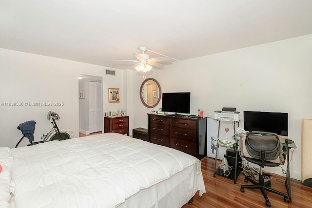 2814 N 46th Ave Unit H277, Hollywood, FL 33021 - bedroom featuring wood finished floors, a desk, and a ceiling fan