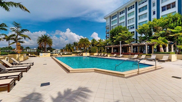 5600 Collins Ave Unit 10A, Miami Beach, FL 33140 - community pool with a patio area