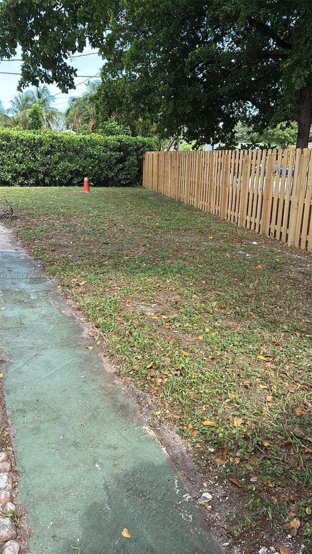 3851 NW 3rd Ter, Deerfield Beach, FL 33064 - view of yard