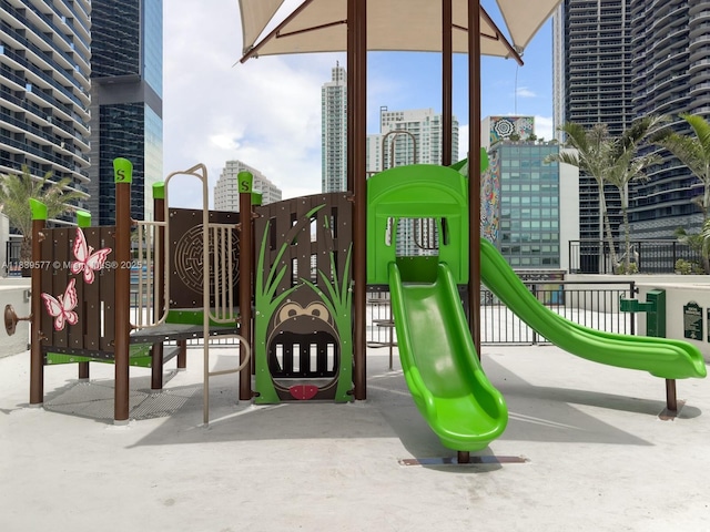 999 SW 1st Ave Unit 1609, Miami, FL 33130 - community playground featuring a view of city