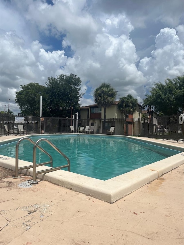 10851 SW 2nd St Unit K111, Sweetwater, FL 33174 - view of community pool