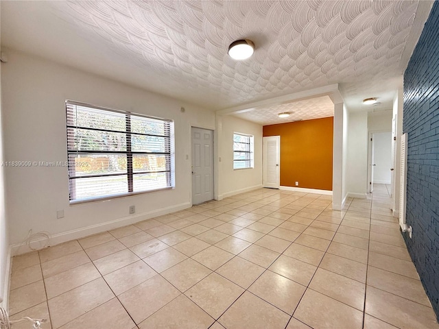 2406 N 28th Ave, Hollywood, FL 33020 - unfurnished room featuring light tile patterned floors and baseboards