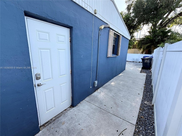 2406 N 28th Ave, Hollywood, FL 33020 - doorway to property