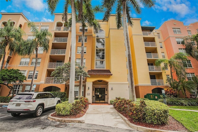 19701 E Country Club Dr Unit 5104, Aventura, FL 33180 - view of apartment building / complex