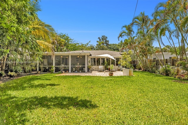1420 NE 15th Ave, Fort Lauderdale, FL 33304 - view of yard featuring a sunroom