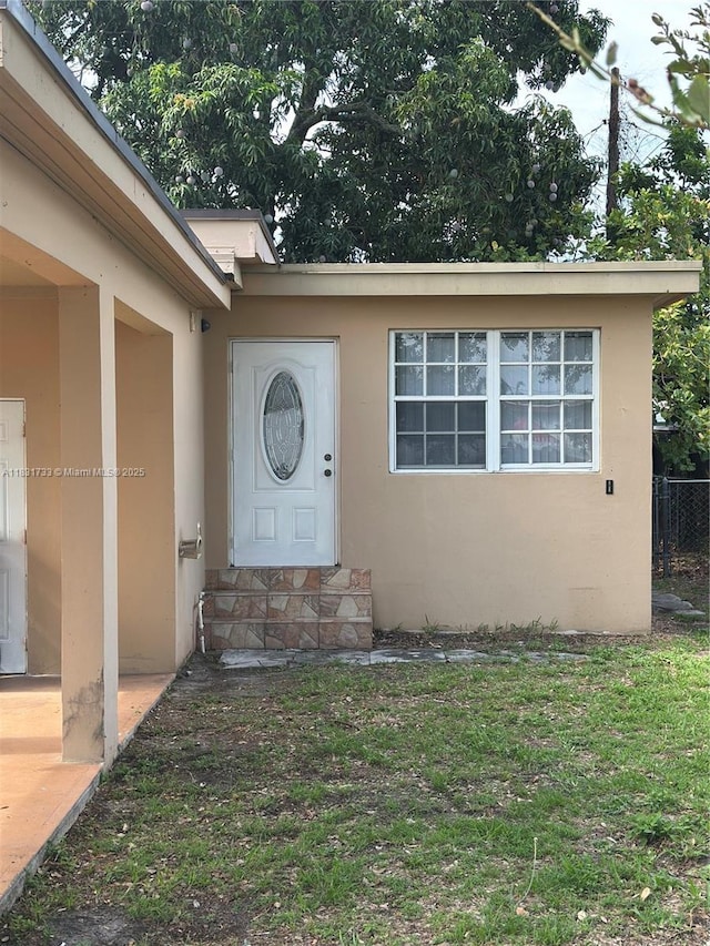 658 SE 8th Pl, Hialeah, FL 33010 - view of exterior entry featuring stucco siding