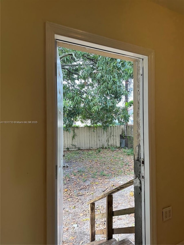 658 SE 8th Pl, Hialeah, FL 33010 - view of entryway