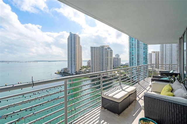 325 S Biscayne Blvd Unit 1823, Miami, FL 33131 - balcony featuring outdoor lounge area, a water view, and a city view