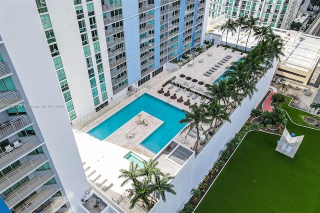 325 S Biscayne Blvd Unit 1823, Miami, FL 33131 - bird's eye view of a pool area