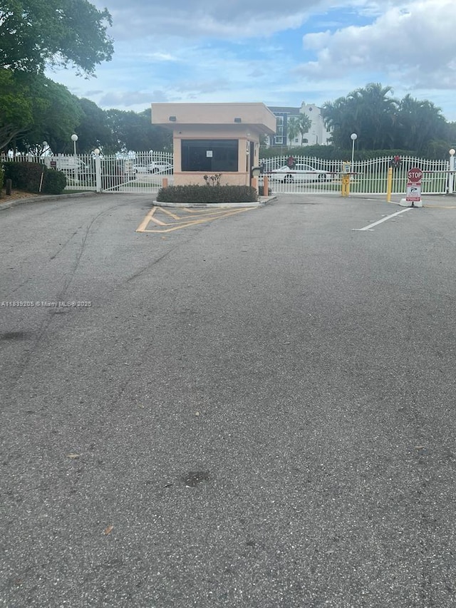 500 Executive Center Dr Unit 2G, West Palm Beach, FL 33401 - photo 2
