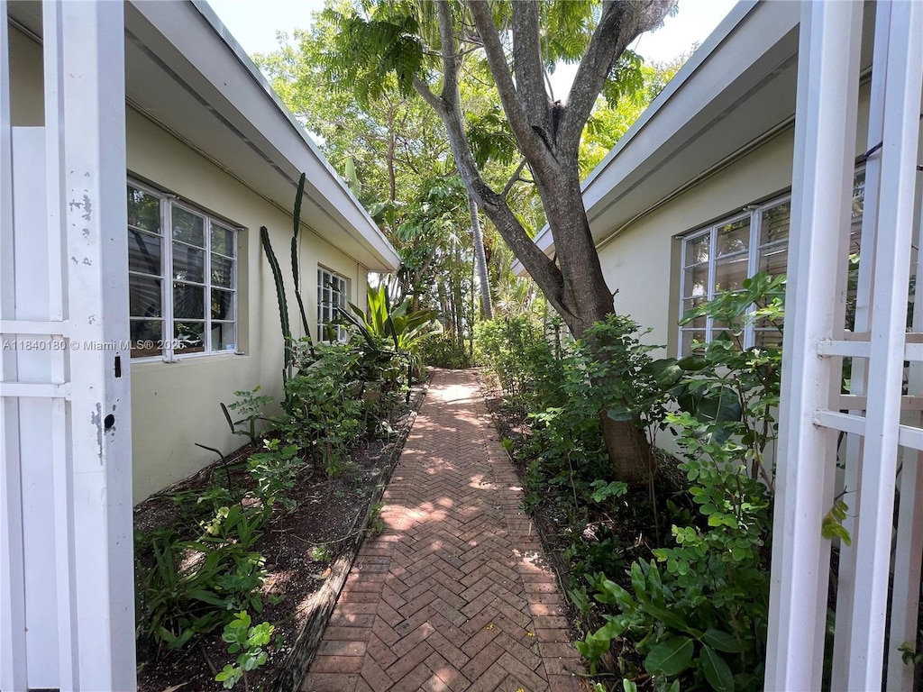 8300 Byron Ave Unit 5, Miami Beach, FL 33141 - view of patio