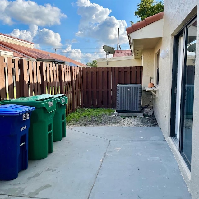 6169 NW 170th Ter, Hialeah, FL 33015 - view of patio