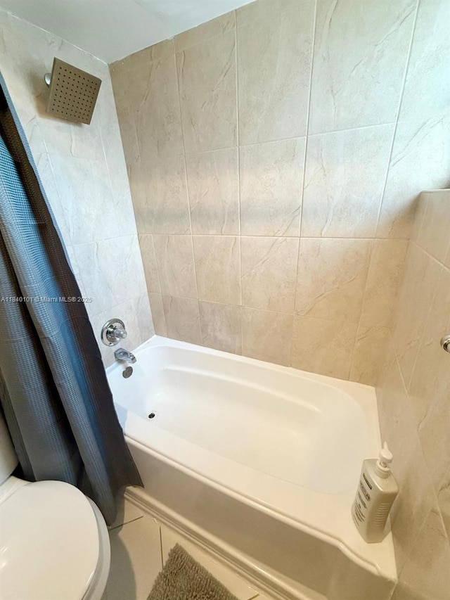 6169 NW 170th Ter, Hialeah, FL 33015 - full bath with shower / bathtub combination with curtain and tile patterned floors
