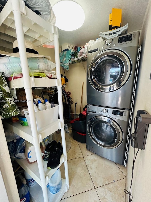 180 E 46th St, Hialeah, FL 33013 - laundry area featuring stacked washing machine and dryer and tile patterned floors