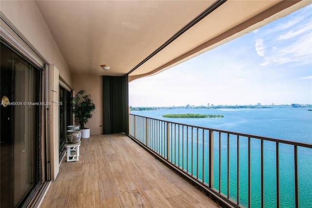 1800 NE 114th St Unit Ph06, Miami, FL 33181 - balcony featuring a water view