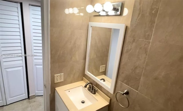 3690 N 56th Ave Unit 916, Hollywood, FL 33021 - bathroom featuring vanity and tile walls
