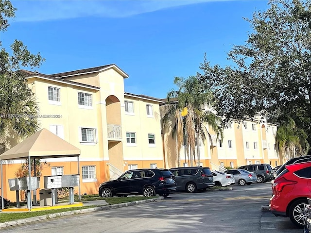 3690 N 56th Ave Unit 916, Hollywood, FL 33021 - view of property featuring uncovered parking