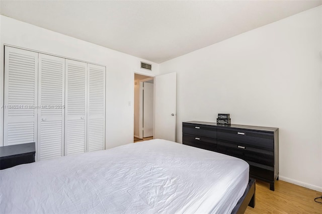 5300 Washington St Unit Q207, Hollywood, FL 33021 - bedroom featuring light wood finished floors and a closet