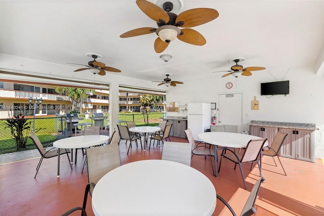 5300 Washington St Unit Q207, Hollywood, FL 33021 - view of patio with outdoor dining space, a ceiling fan, and an outdoor kitchen