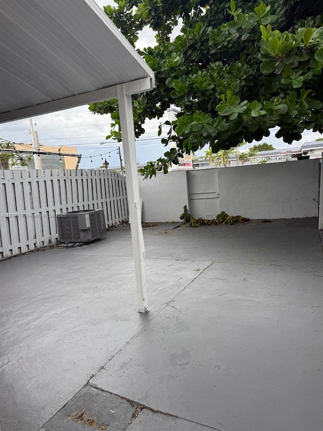3860 W 11th Ln, Hialeah, FL 33012 - view of patio / terrace