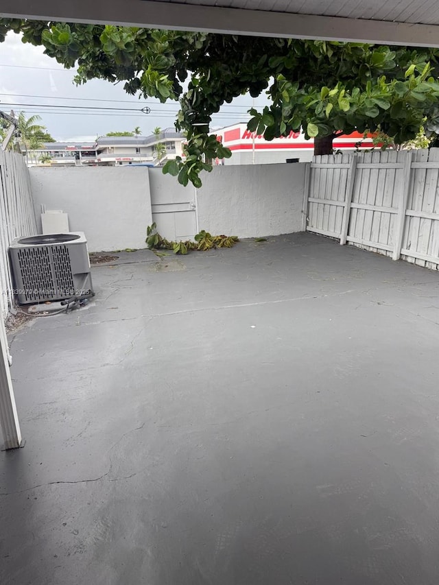 3860 W 11th Ln, Hialeah, FL 33012 - view of patio / terrace